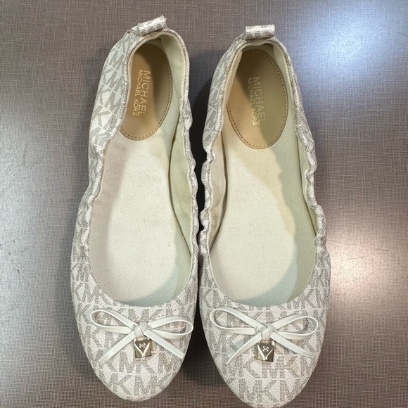 Michael Kors Cream Flats Sz 8 - Picture 1 of 6